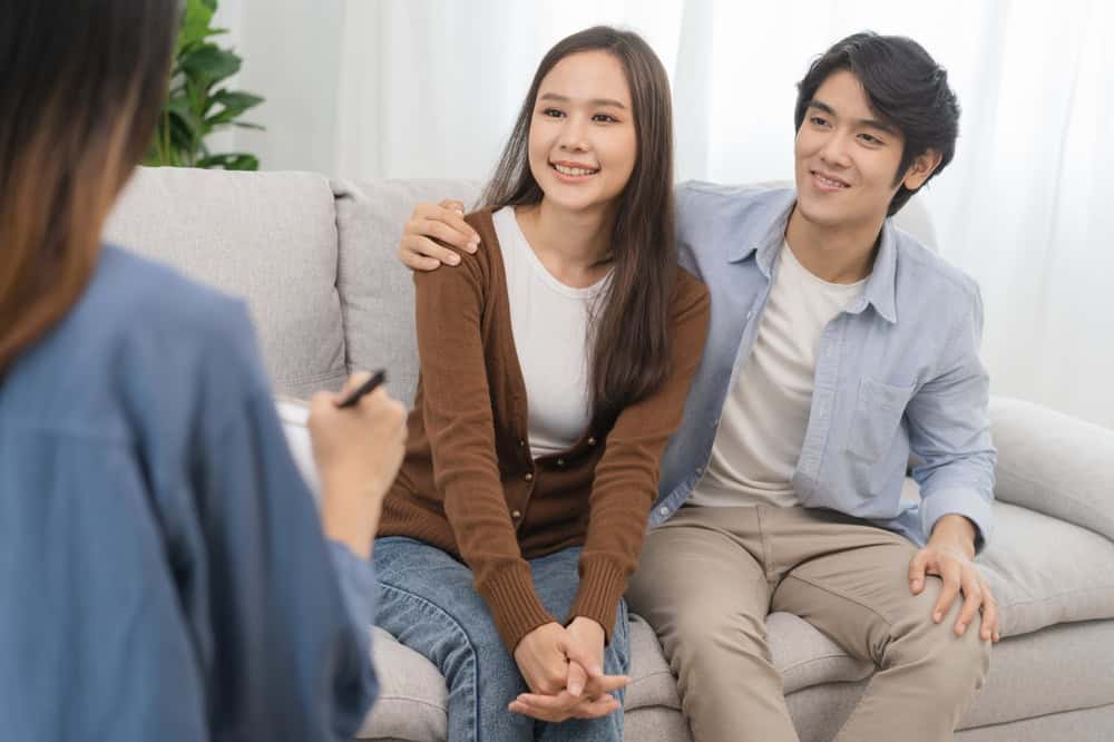 คู่รักรับบริการตรวจสุขภาพก่อนมีบุตร