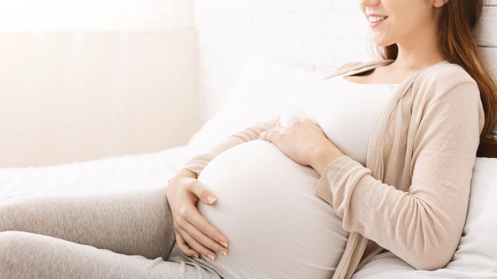 A smiling woman who got pregnant with low AMH