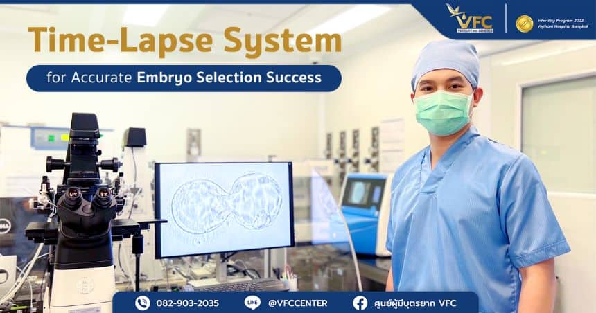 A specialist using the Time-lapse system for embryo selection