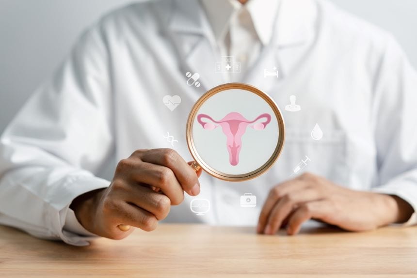 แพทย์ให้คำปรึกษาคนที่ปัญหา PCOS ด้วยการรับประทานอาหารที่มี Inositol ควบคู่กับการรักษาอื่น