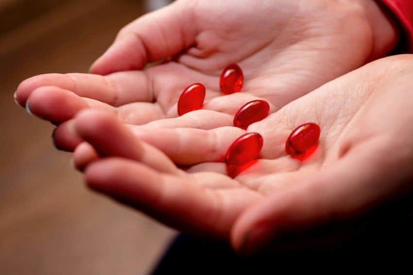 แอสตาแซนธิน (Astaxanthin) คือสารอาหารที่มีส่วนช่วยปกป้องเยื่อหุ้มเซลล์จากความเสียหายของอนุมูลอิสระ