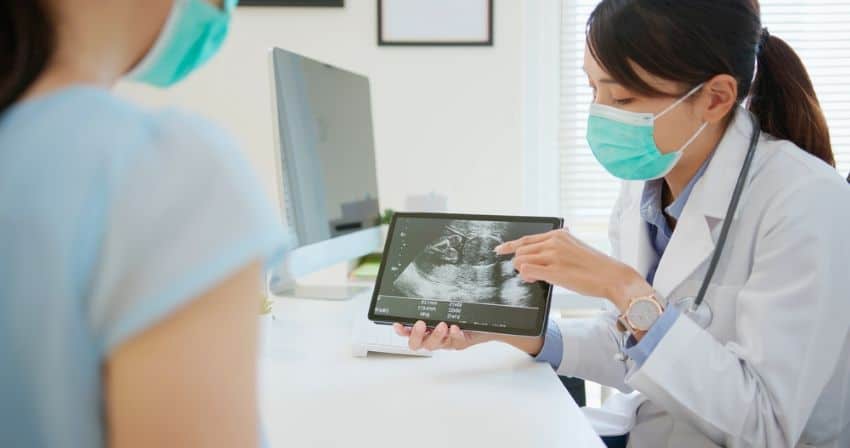 แพทย์โชว์ภาพอัลตราซาวนด์มดลูกที่สุขภาพดี พร้อมสำหรับให้ตัวอ่อนฝังในโพรงมดลูก