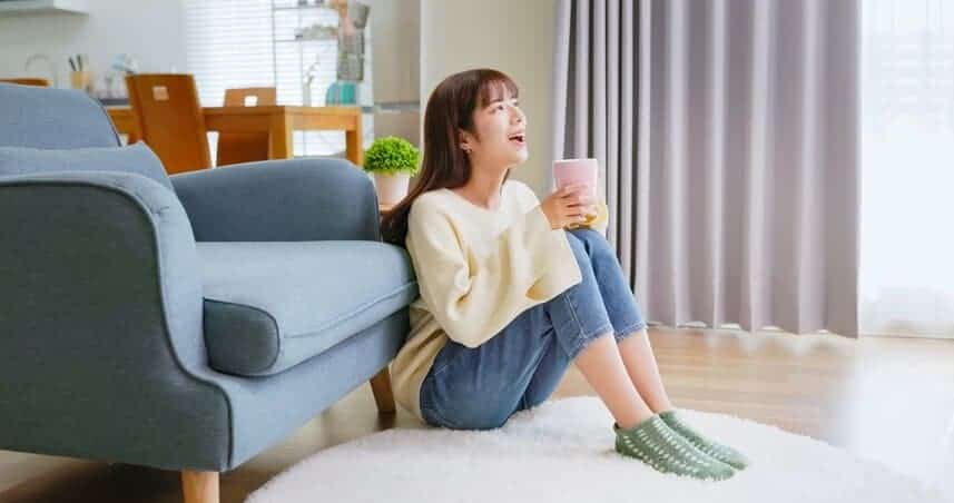 ผู้หญิงที่มีความสุข ได้พักผ่อนเต็ม อยู่ในช่วงพักฟื้นเว้นระยะหลังผ่ามดลูก